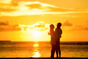 Ocean Sunset Couple Wallpaper