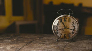 Old Analog Alarm Clock Wallpaper