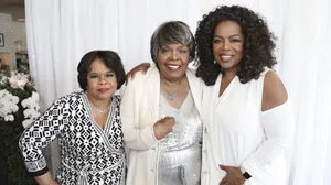 Oprah Winfrey With Mom And Sister Wallpaper