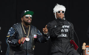 Outkast Big Boi Andrei 3000 Rap Performance Wallpaper