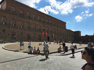 Palazzo Pitti Visitors Wallpaper