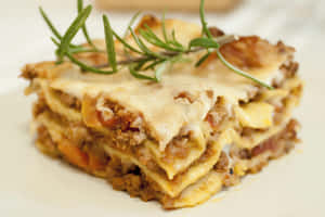 Pale Red Ragu Sauce Lasagna Alla Bolognese Wallpaper