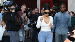 Paparazzi Kim Kardashian Wallpaper