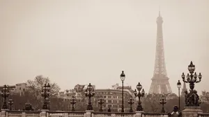Paris Aesthetic Vintage City Wallpaper