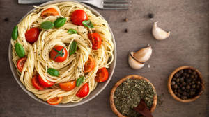 Pasta With Tomatoes And Basils Wallpaper