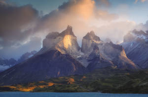 Patagonia Subtle Sun Rays Wallpaper
