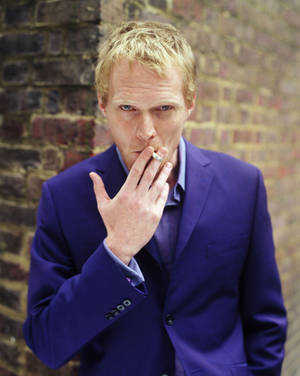 Paul Bettany Actor Retro Aesthetic Cigarette Wallpaper