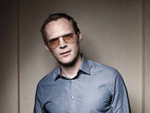 Paul Bettany Actor Retro Aesthetic Wallpaper