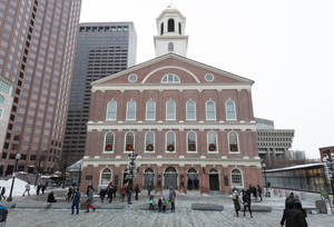 People Entering Leaving Faneuil Hall Wallpaper