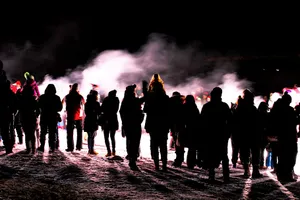 People's Silhouttes High Tonal Contrast Wallpaper