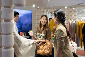 People Shopping At Loro Piana Wallpaper