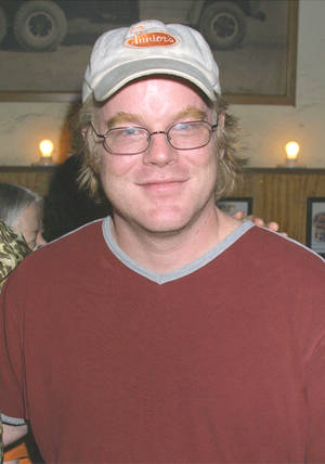 Philip Seymour Hoffman In Brown-red Shirt Wallpaper