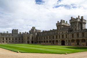 Picturesque Courtyard Of Windsor Castle Wallpaper