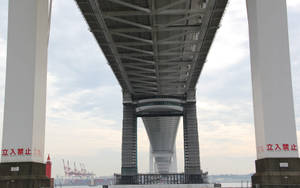 Picturesque Yokohama Bridge At Dusk Wallpaper