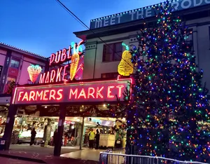 Pike Place Market Christmas Tree Wallpaper