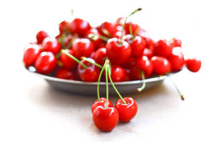 Plate Of Cherries Wallpaper