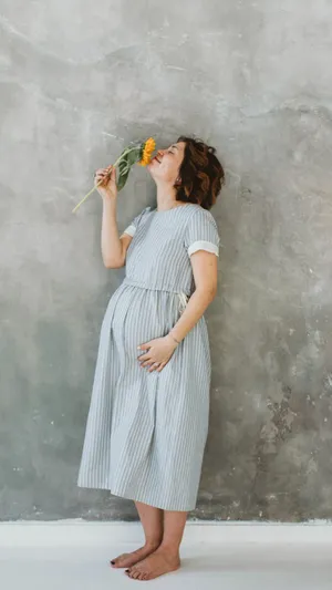 Pregnancy Smelling Flower Wallpaper
