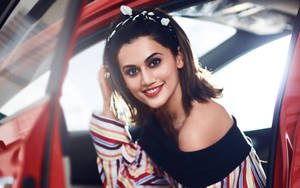 Pretty Actress Taapsee Pannu Wallpaper