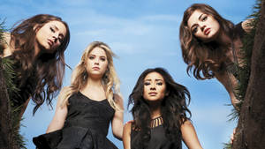 Pretty Little Liars Cool Girls Wallpaper