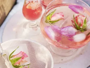 Pretty Pink Cordial Wallpaper