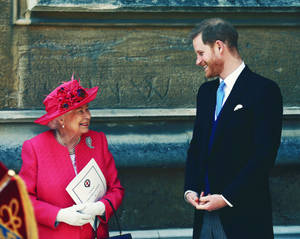 Prince Harry Queen Elizabeth Red Ress Wallpaper