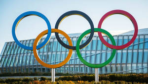 Professional Snowboarder Conquering A Slope At The Winter Olympics Wallpaper