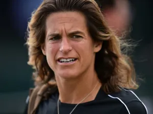 Professional Tennis Player Amélie Mauresmo Displaying Concern During A Match Wallpaper
