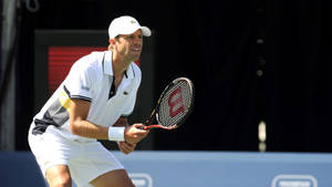 Professional Tennis Player Daniel Nestor Wearing Lacoste Outfit. Wallpaper