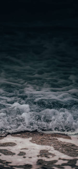 Professional Waves On A Beach Wallpaper