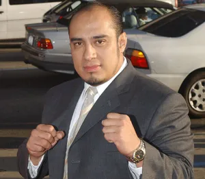 Professional Wrestlerin Suit Wallpaper