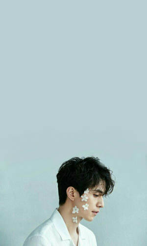 Prolific Korean Actor Lee Dong-wook Immersed In His Role Wallpaper