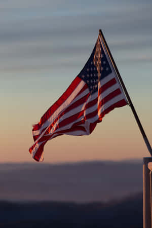 Proudly Waving Star-spangled Banner Wallpaper