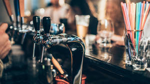 Pub Bartender Beer Tap Photography Wallpaper