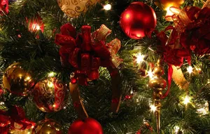 Red And Green Christmas Tree Wallpaper