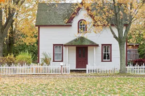 Red And White Home Wallpaper