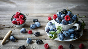 Red Black Mulberry Fruits And Blueberries Wallpaper