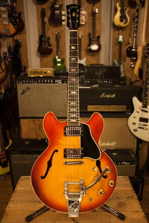 Red Orange Gibson 335 Wallpaper