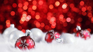 Red White Christmas Ball Background Wallpaper