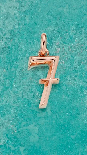 Reflective Golden Number 7 Wallpaper