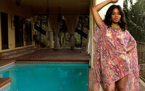 Regina Hall Posing By The Pool Wallpaper