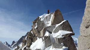 Remarkable Tenacity: Conquering The Intricate Mountain Peaks Wallpaper