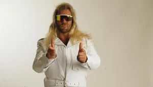 Retro_ Wrestler_with_ Sunglasses Wallpaper
