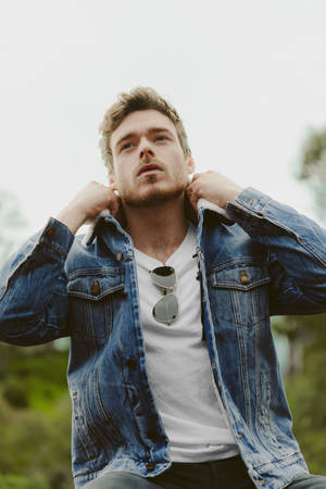 Richard Madden Denim Style Wallpaper