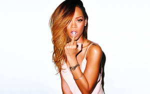Rihanna Makes A Statement With Her Hands Wallpaper