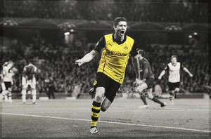 Robert Lewandowski Yellow Color Splash Wallpaper