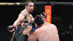 Robert Whittaker Kicking Kelvin Gastelum Wallpaper