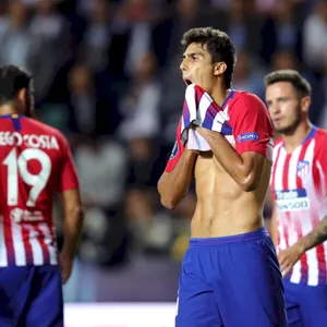 Rodrigo Hernández Cascante Wiping Face Wallpaper