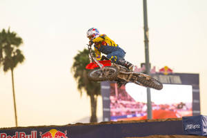 Ronnie Mac Twist Stunt Wallpaper