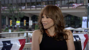 Rosie Perez Speaking At A 2016 U.s. Election Interview Wallpaper