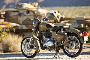 Royal Enfield Hd Desert Wallpaper